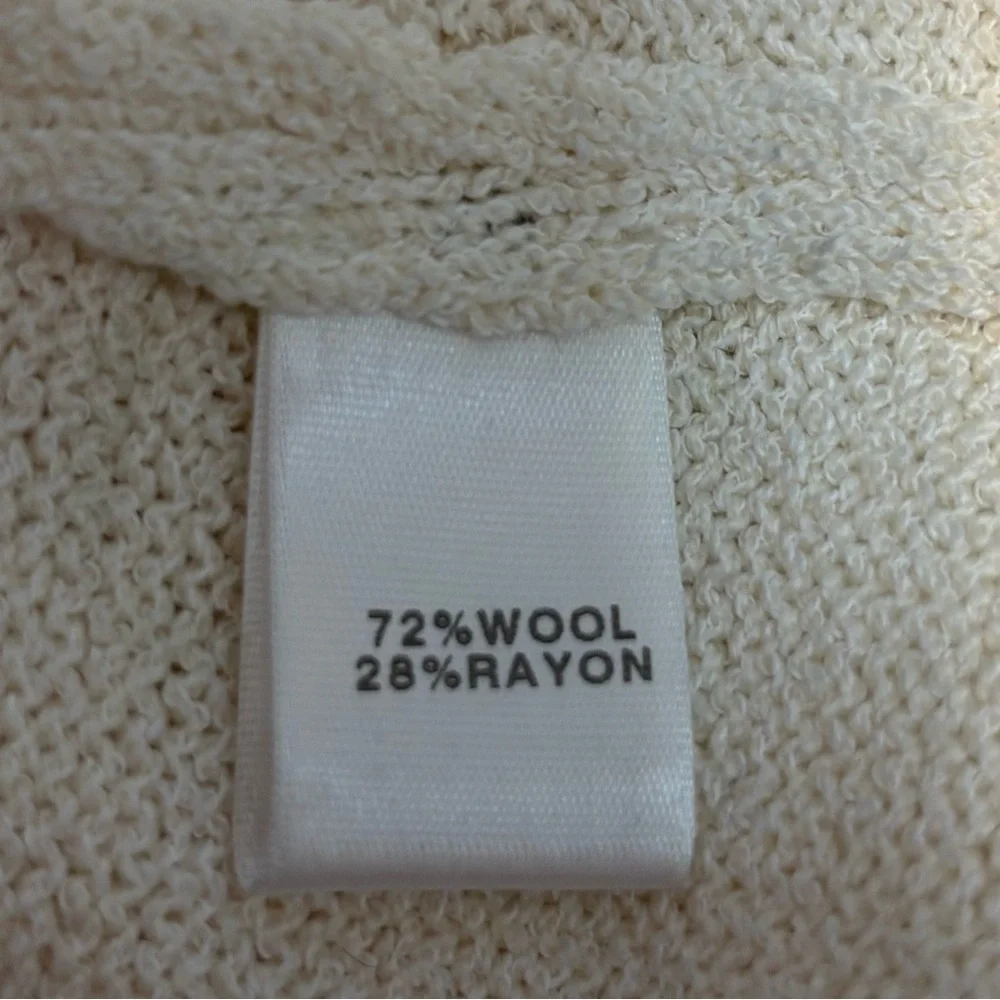 St. John Black Stripe Neck Ivory Knit Sleeveless Top Tank Gold Bar Logo Size 4P - Picture 5 of 8